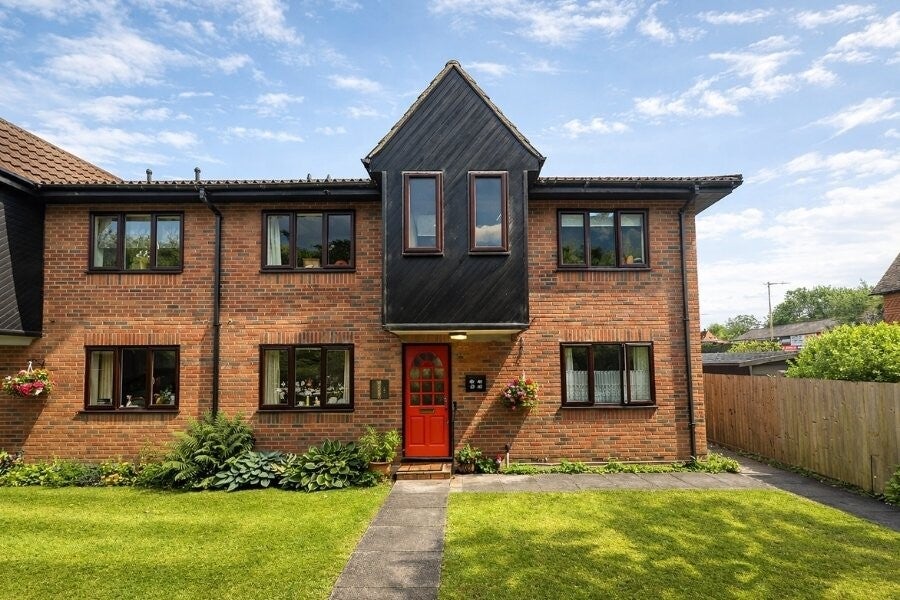 First floor apartment for The over 55 at the beaches in Park Street AL2
