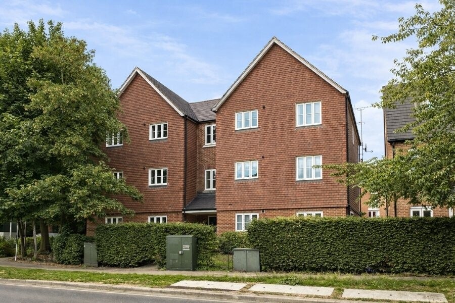 Two bedroom ground floor apartment for  sale at Curo Park AL2.