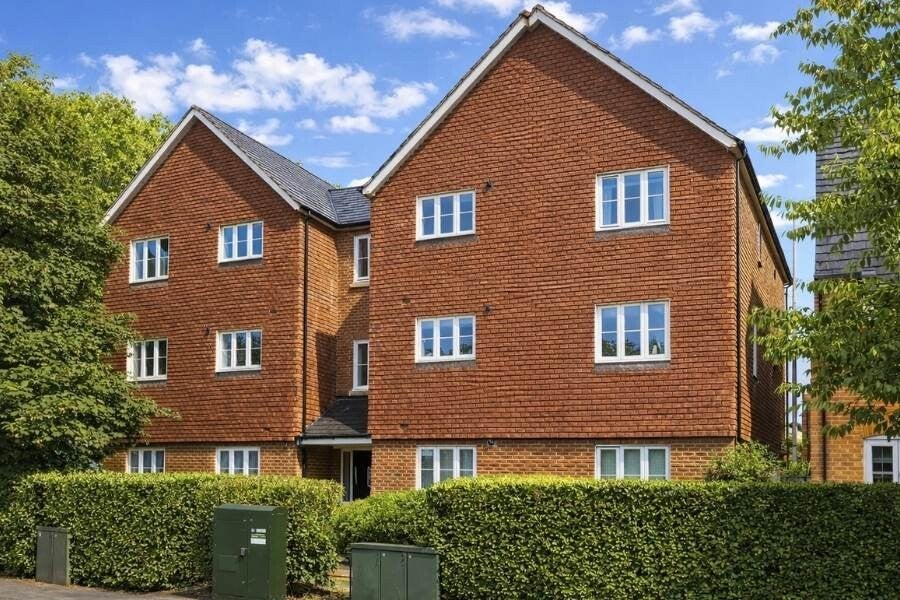 Two bedroom ground floor apartment for  sale at Curo Park AL2.