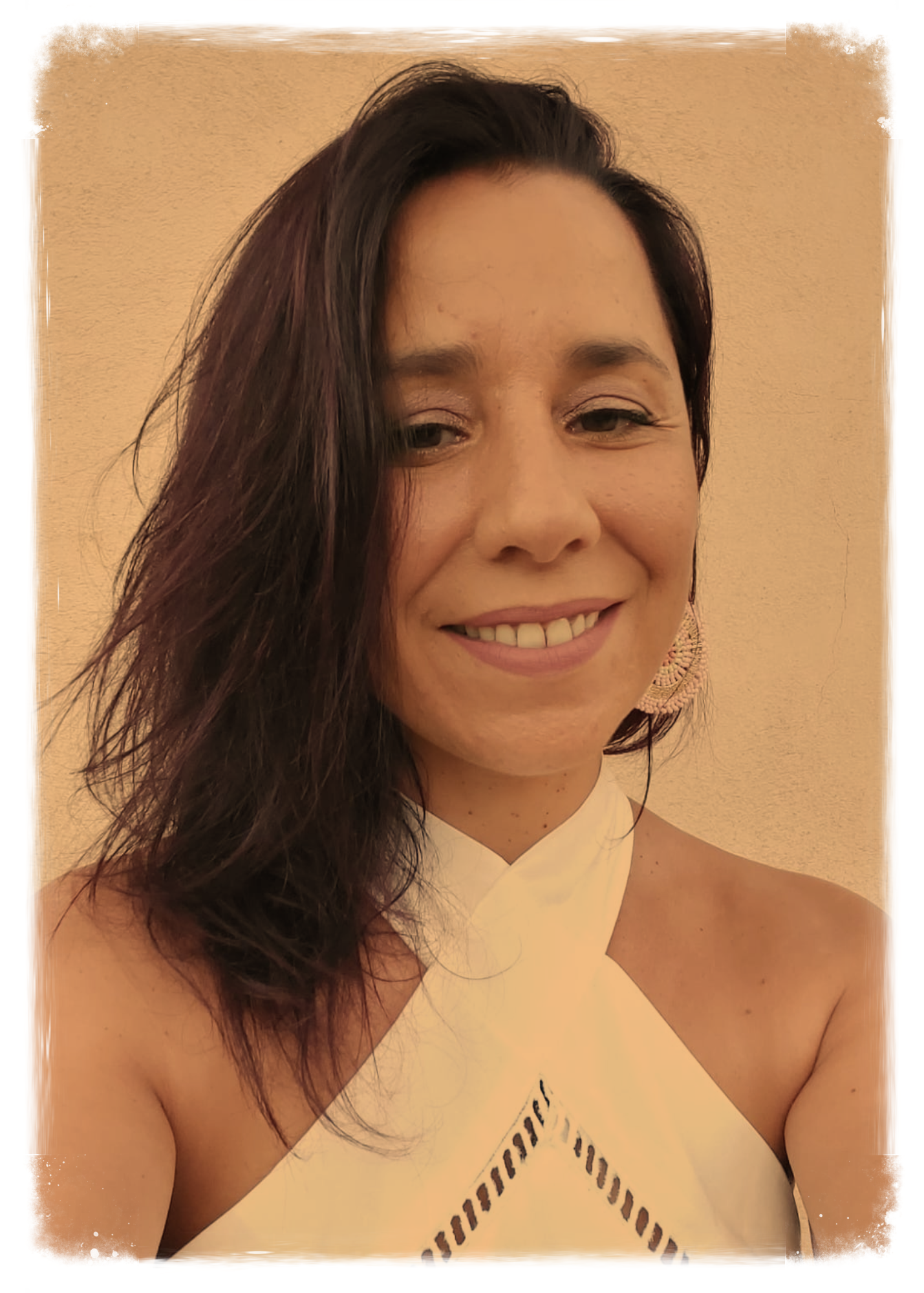 Bienvenue dans un espace de connexion et de transformation  Je suis Alexa Oliveira, médium par transe médiumnique, clairvoyante et élève Curandera (guérisseuse) dans la tradition Shipibo, un chamanisme ancestral péruvien.  Une forme de médiumnité rare et 