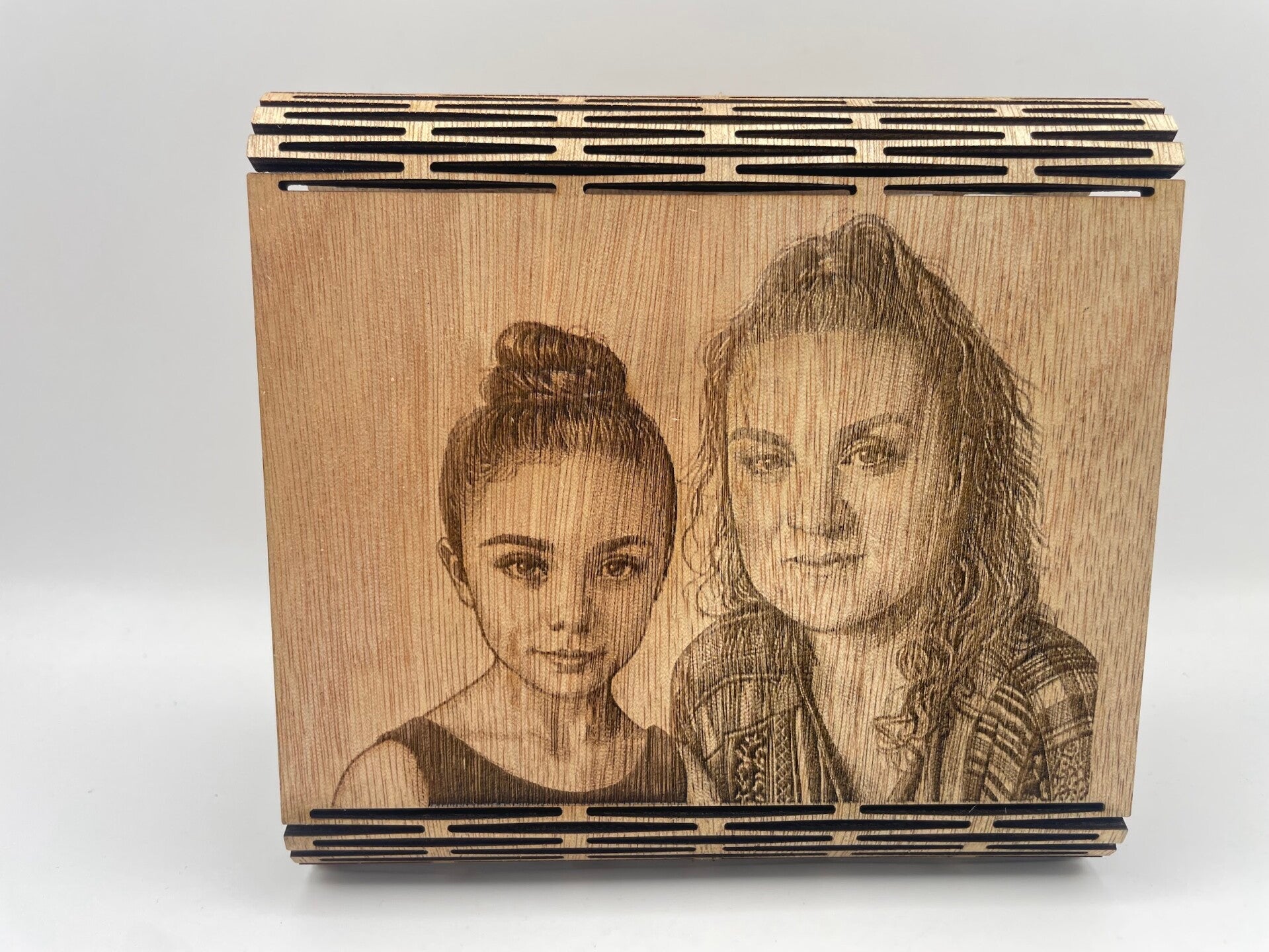 Photo gravée sur bois personnalisée "Style Cadre Photo" – Souvenir Famille