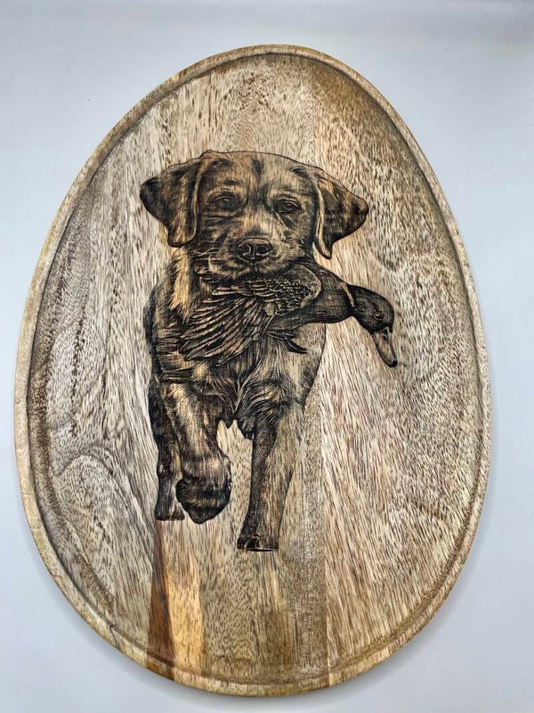Plateau en Bois Gravé "Chien de Chasse au Rapport"