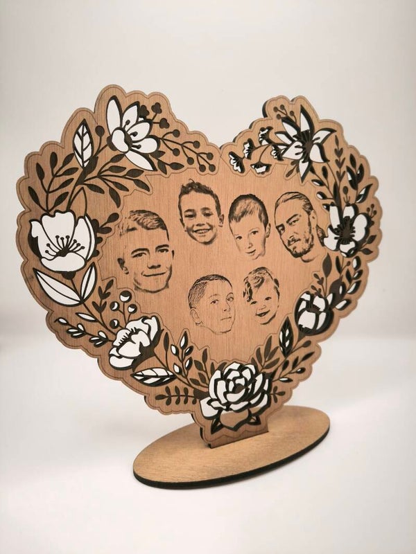 Le Cœur de la Famille avec PHOTOS ou TEXTE A PERSONNALISER – Portrait Gravé sur Bois