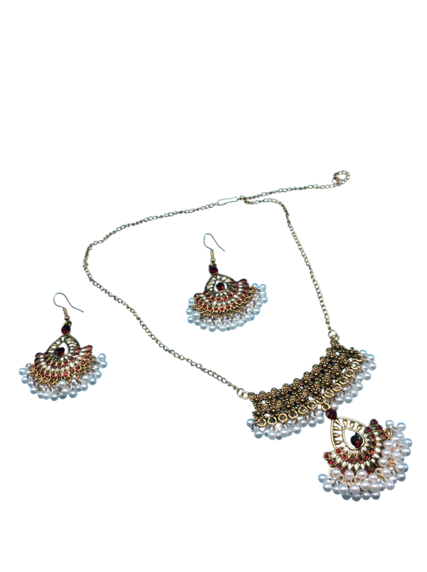 Necklace and earrings set. S32