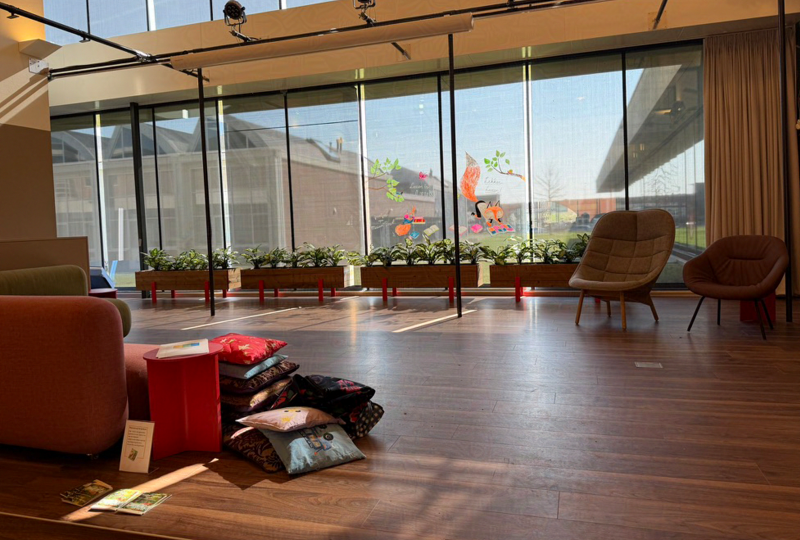 copyright-august-en-suus-opening-verhalenpad-bibliotheek-doetinchem-2026-hor-1-prot-standard.png