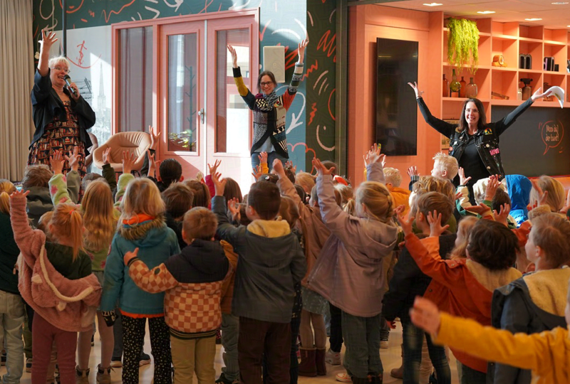 copyright-august-en-suus-opening-verhalenpad-bibliotheek-doetinchem-2026-hor-9-prot-standard.png