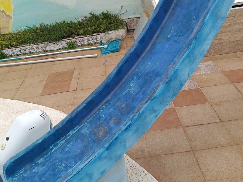 Pintura tobogan y piscina antes