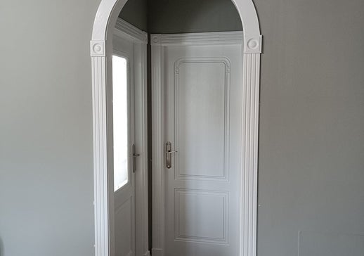 Pintura y lacado de puertas terminada