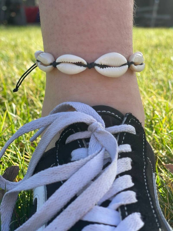 schelpen enkelarmbandje