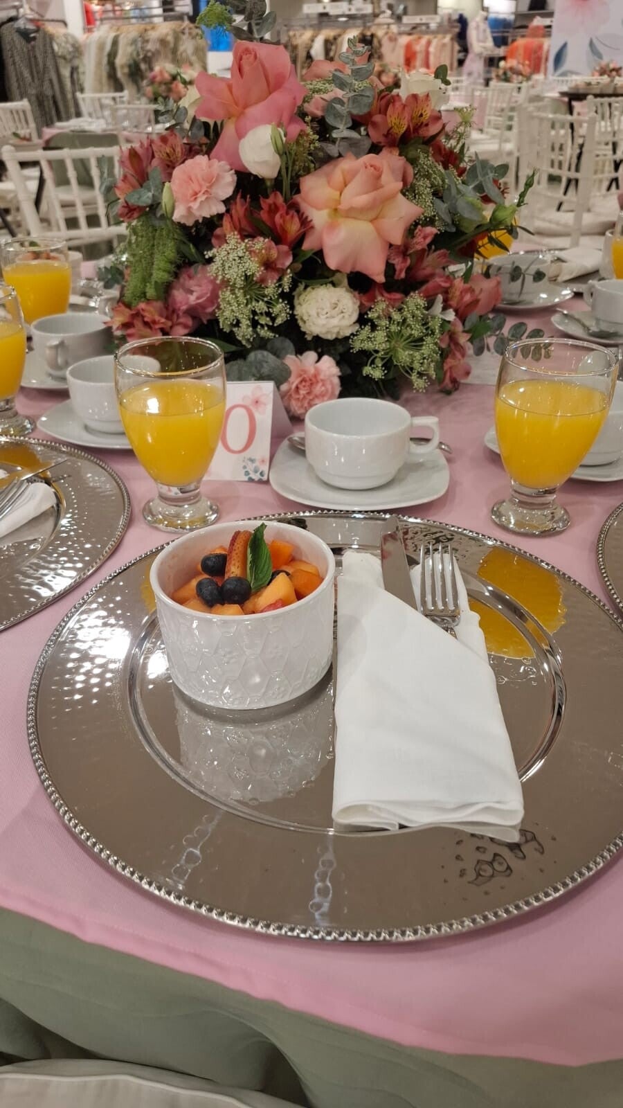 Banquete gourmet de tres tiempos y alta cocina para recepciones de graduación.