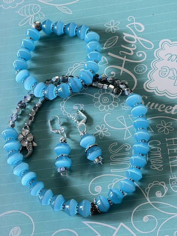 BLUE CATS EYE