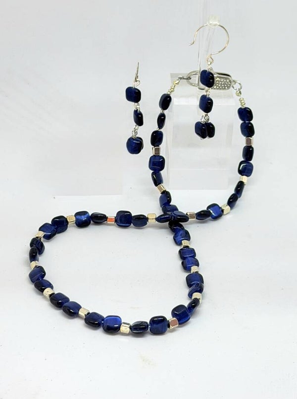 BLUE CATS EYE