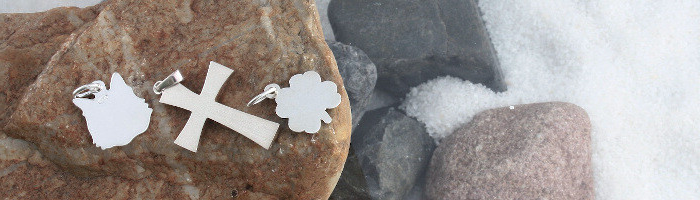 Graveerbare hangers en bedels