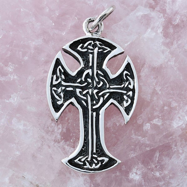 Kruis met Keltische knoop