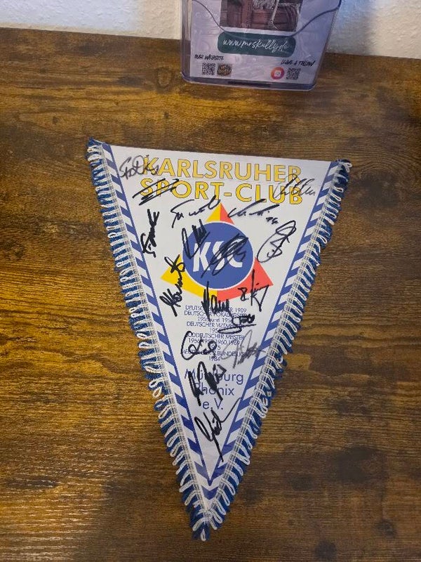 Karlsruher SC – KSC – Teamsignierter Vintage Vereinswimpel