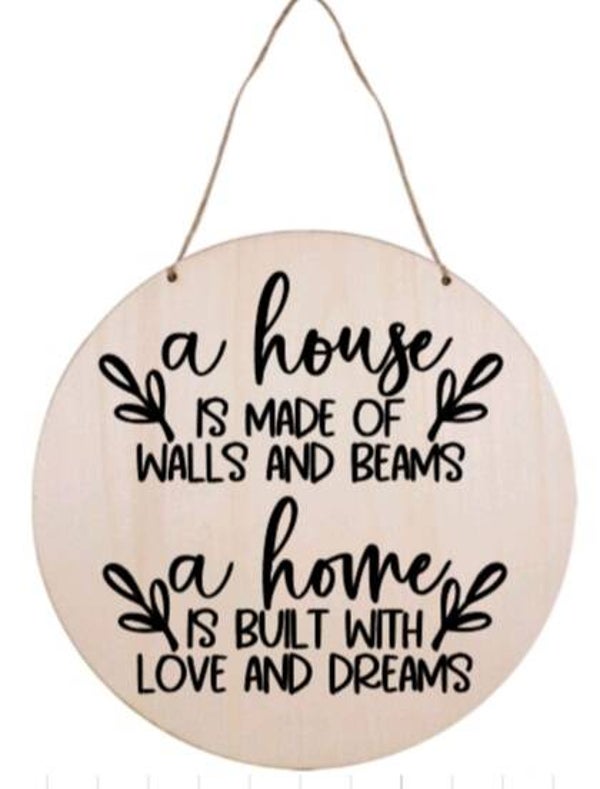 A house is made of walls and beams. A home is built with love and dreams - Rond