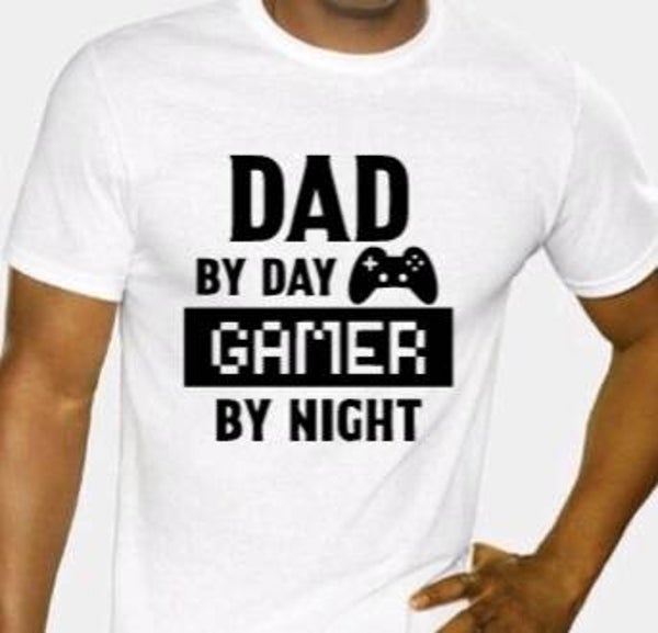Dad by day, gamer by night - Heren shirt