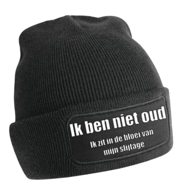 "Ik ben niet oud, ik zit in de bloei van mijn slijtage" muts