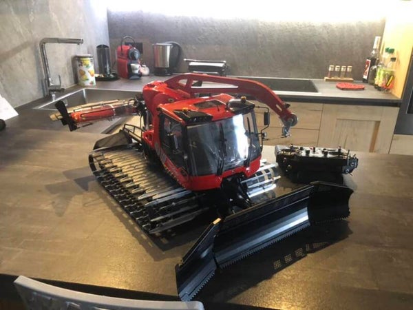 Dameuse RC 1/12 électrique PB600 Level Red PistenKing