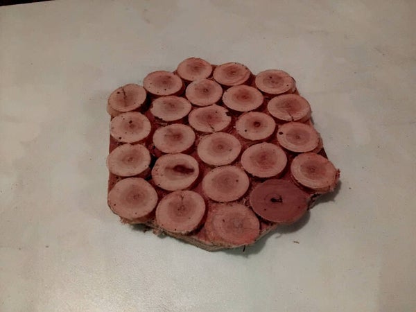 Kuusikulmainen pannunalunen luonnonpuusta