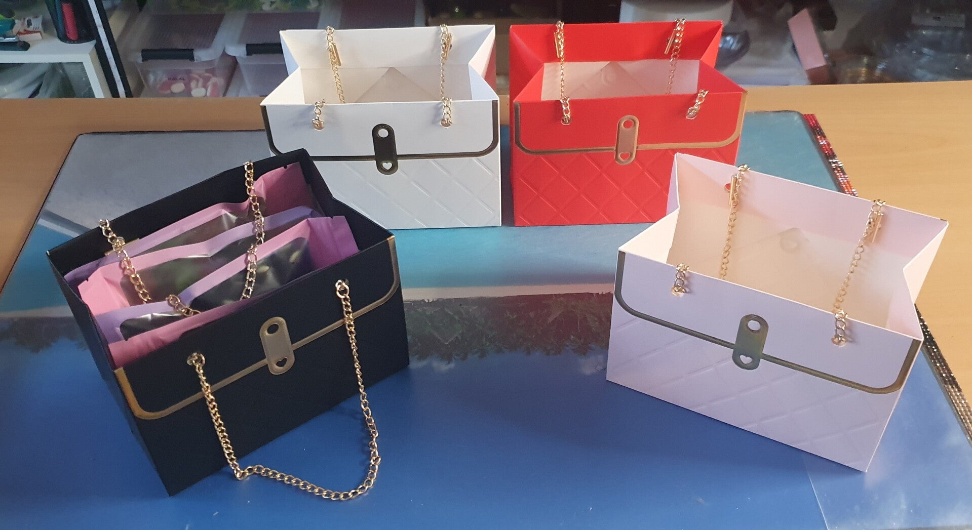 Sac avec chaînette doré