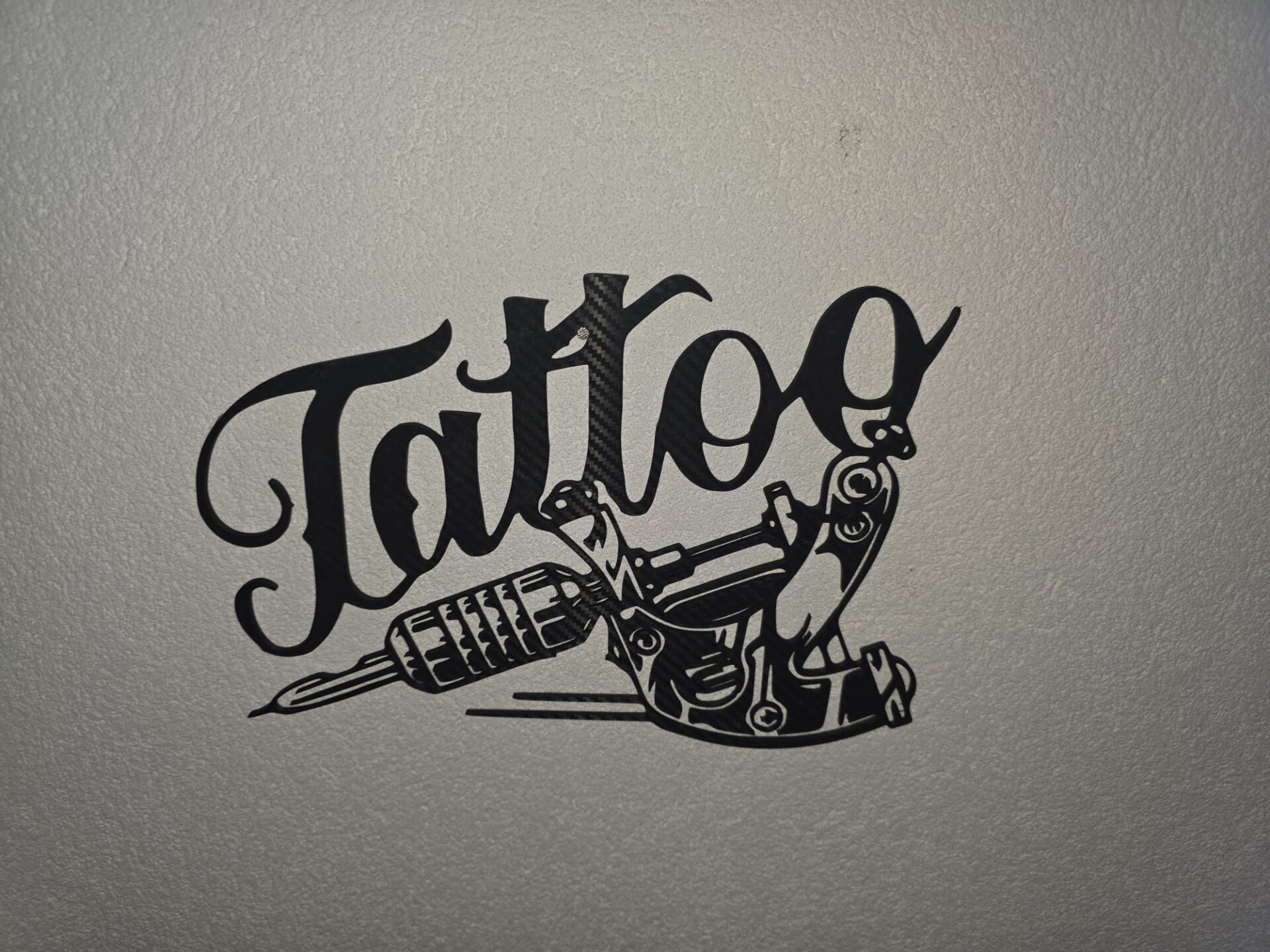 Tattoo Wanddeko mit Maschine – 3D Druck – 29 x 19 cm – modernes Design