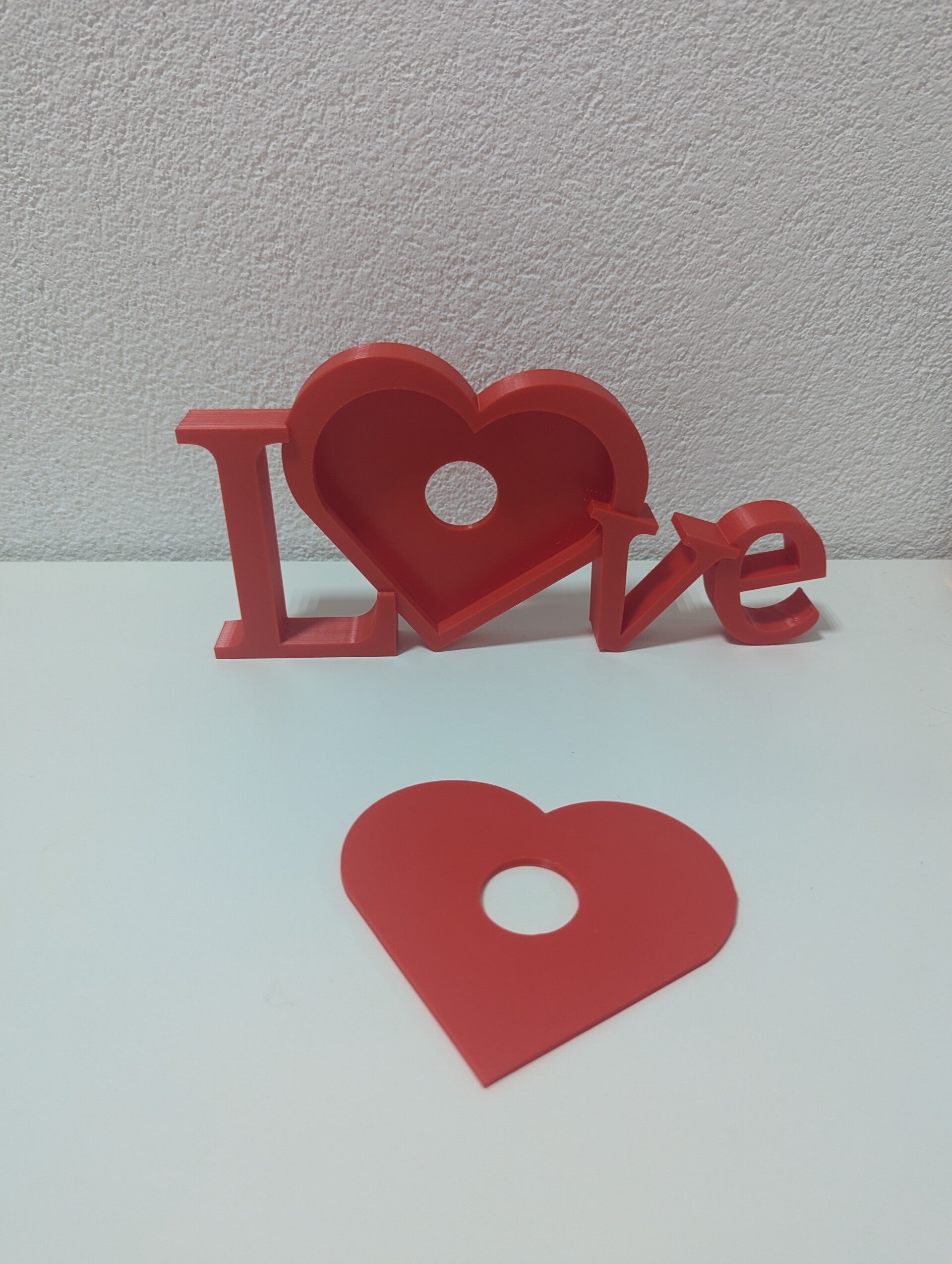 LOVE Deko Schriftzug mit Herz-Schablone