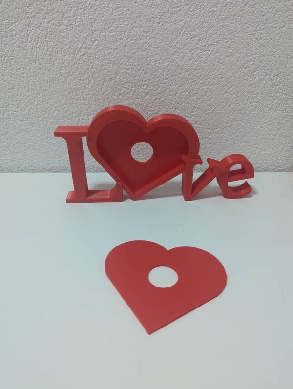 LOVE Deko Schriftzug mit Herz-Schablone