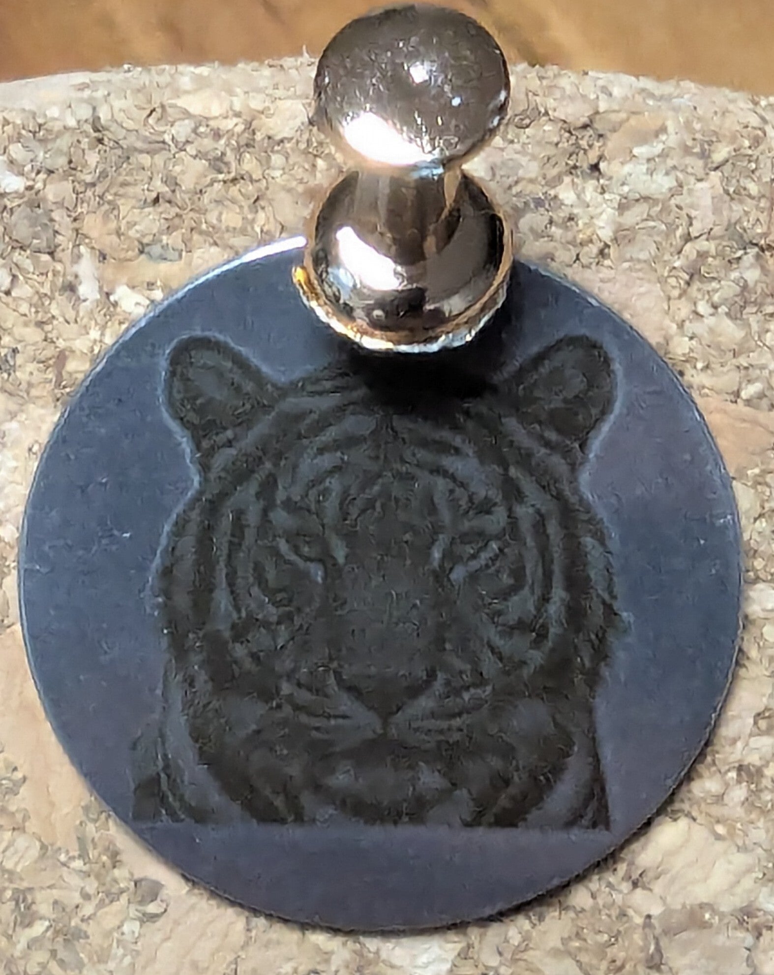 Edelstahl Anhänger mit Tiermotiv - robust & zeitlos