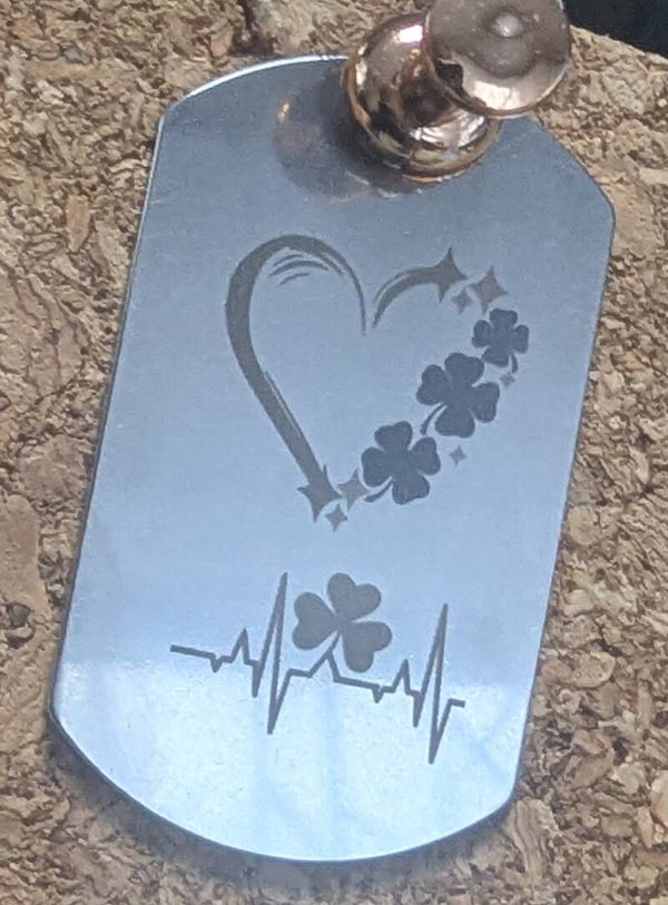 Edelstahl Herz-Anhänger mit Kleeblatt & Herzschlag - Symbol für Liebe & Glück