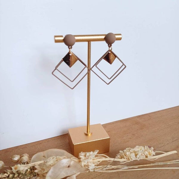 Beige bruine oorstekers