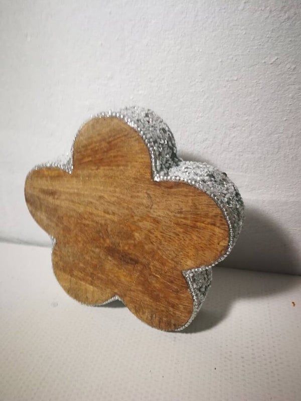 Houten bloem met zilverkleurige glitter