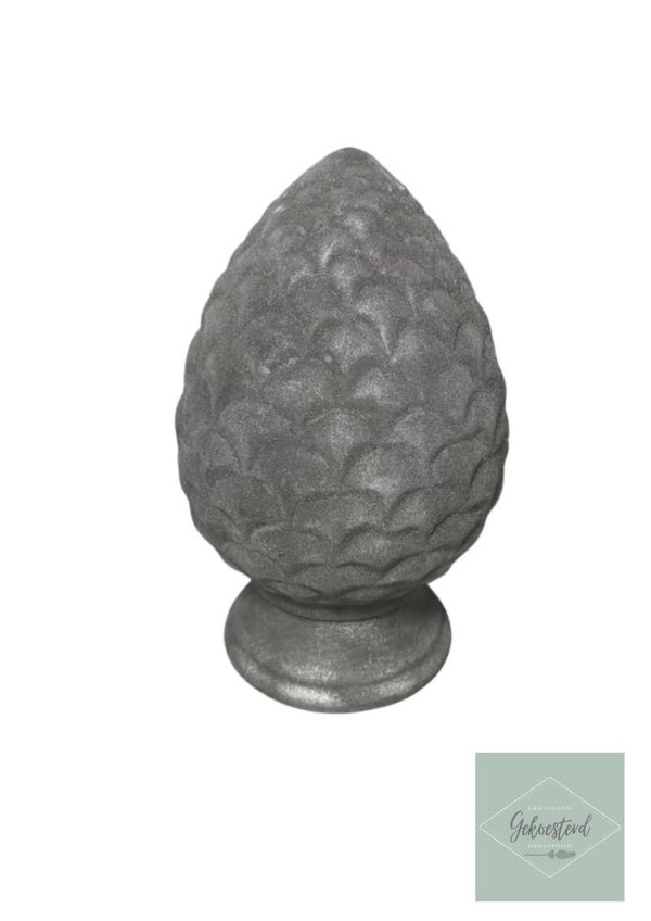 Grijze dennenappel op voet - kerstdecoratie
