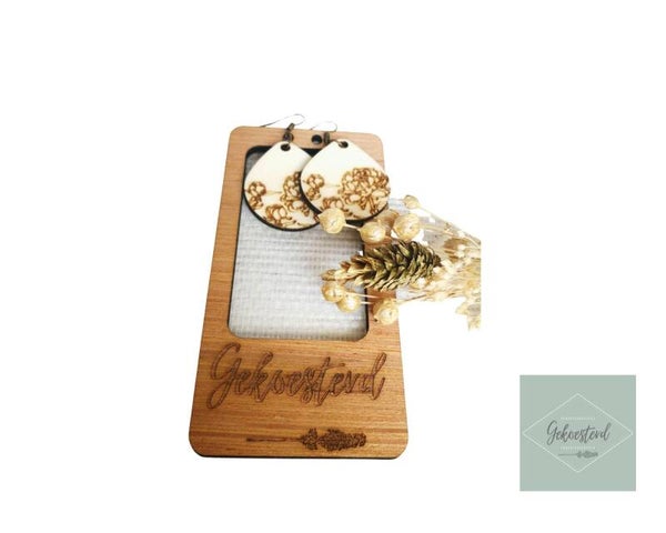 Floral houten oorbel