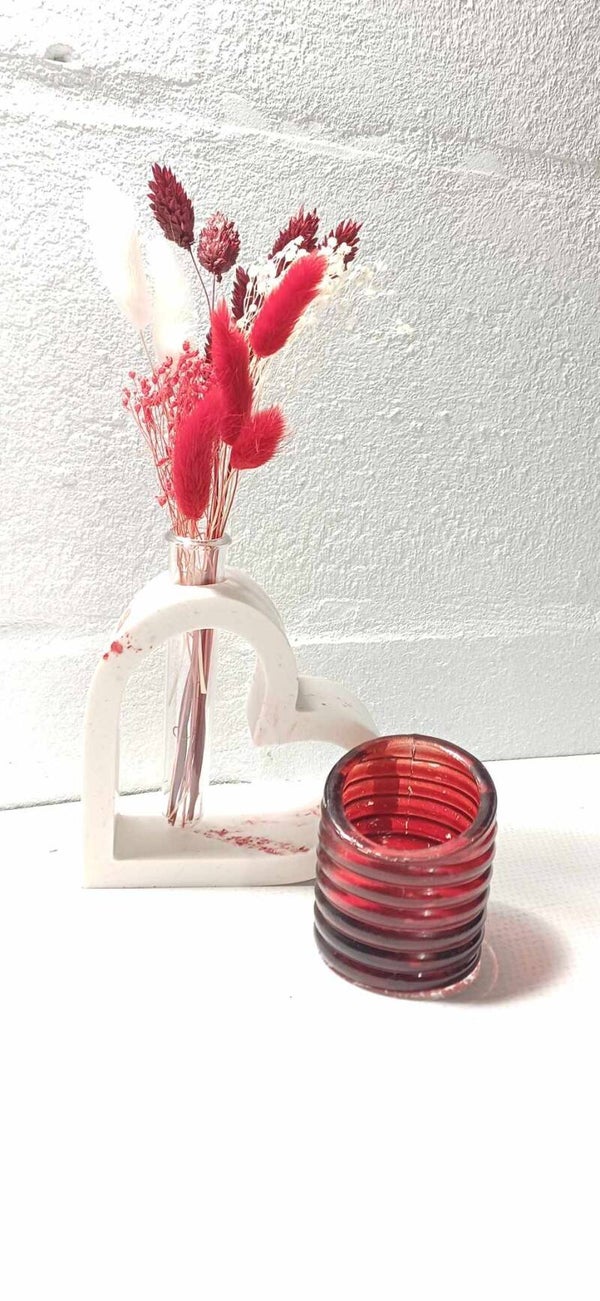 Hartjes vaas met rood accent