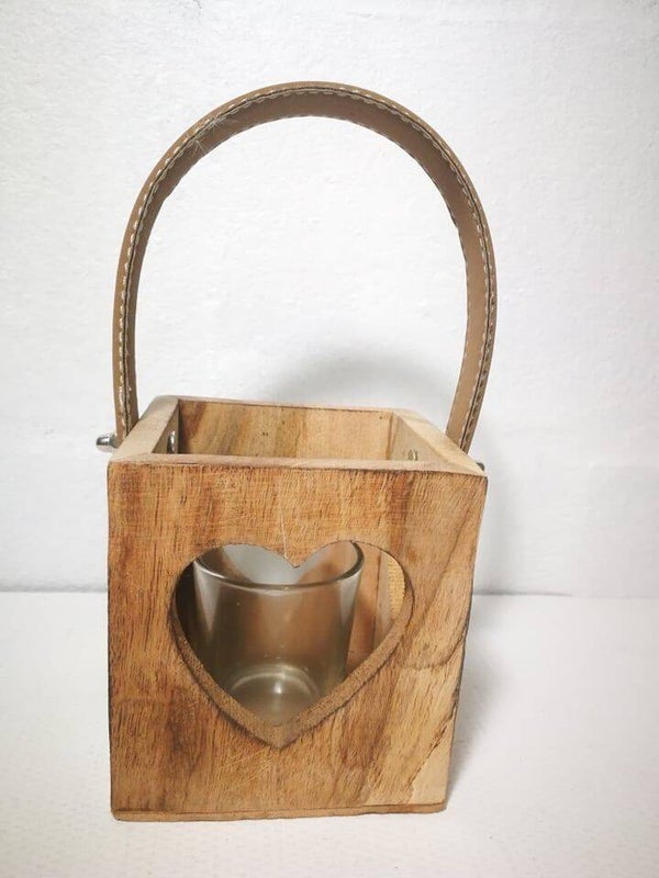 Hartjes theelicht in hout met lederen riem