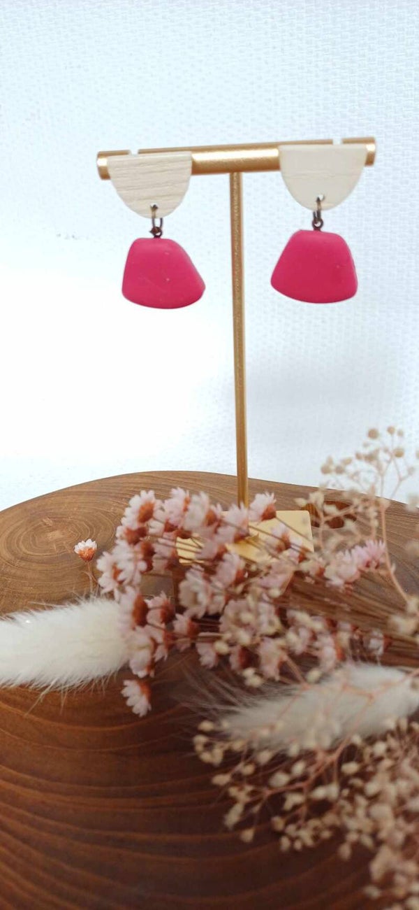 Houten oorsteker met rode toets