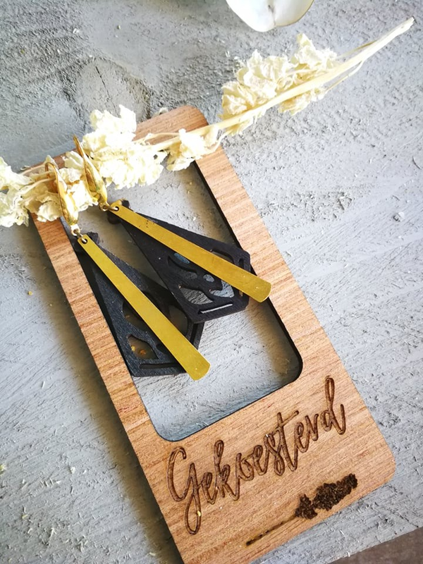 Zwarte houten oorbellen