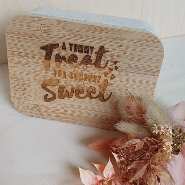 Houten koekjesdoosje met gravering