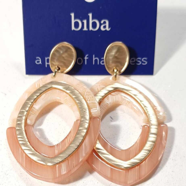 Roze oorsteker Biba
