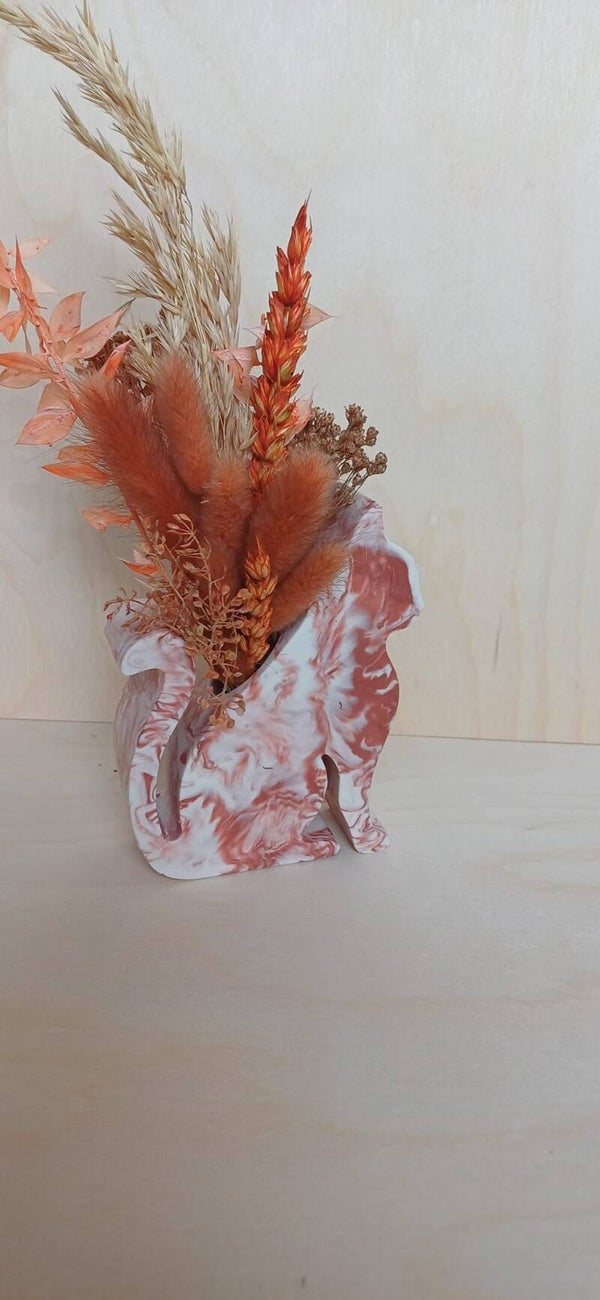 Gevuld vaasje in de vorm van een kat