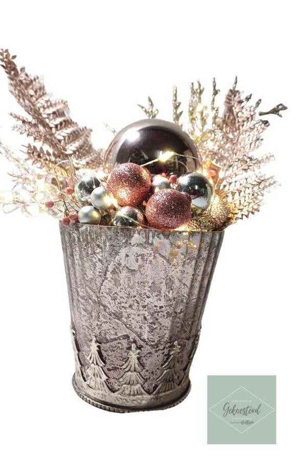 Kerststuk in rose gold en zilver