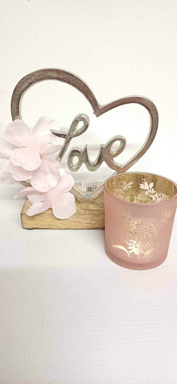 Love beeld met theelicht