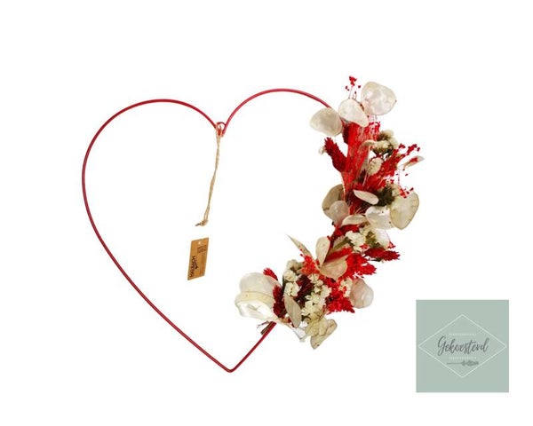 Rood hart met droogbloemen