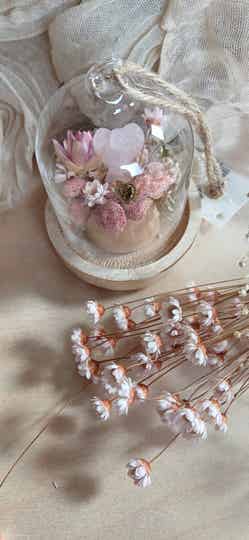 Mini koester stolp met natuursteen engel en droogbloemen