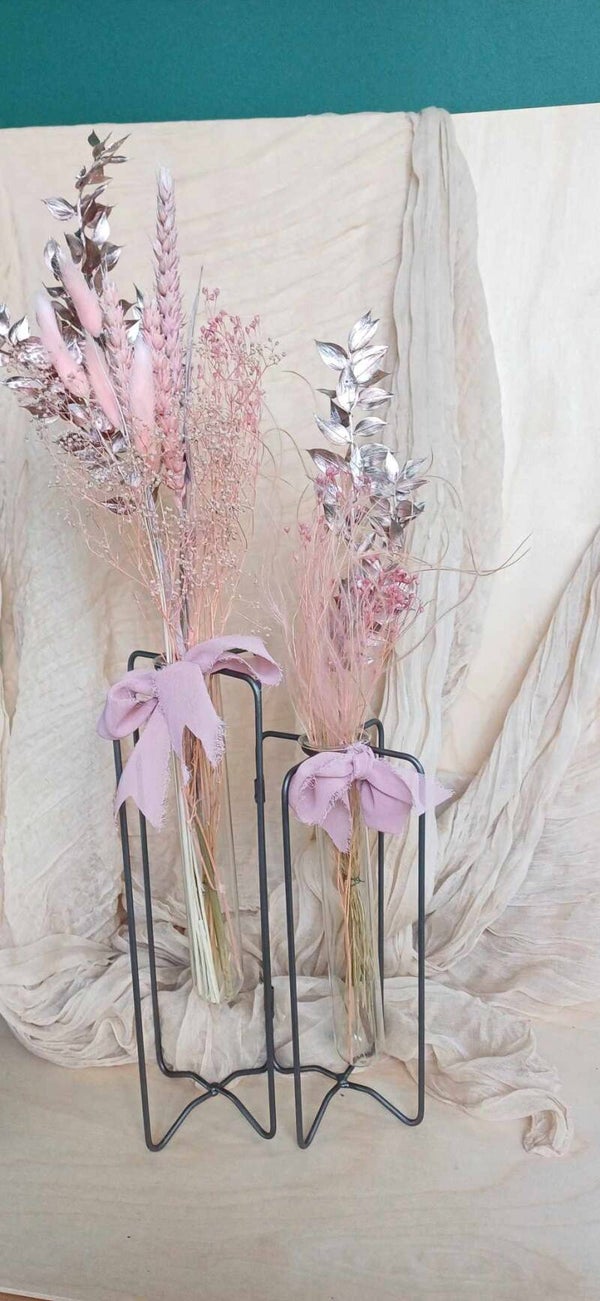 Zacht roze bloemen set in staander