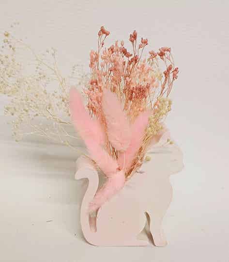 Zacht roze katten vaasje met droogbloemen