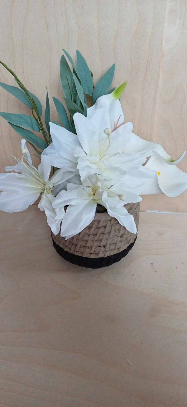 Zijdebloemstuk witte bloemen