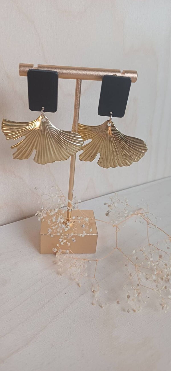 Zwart gouden statement oorbel