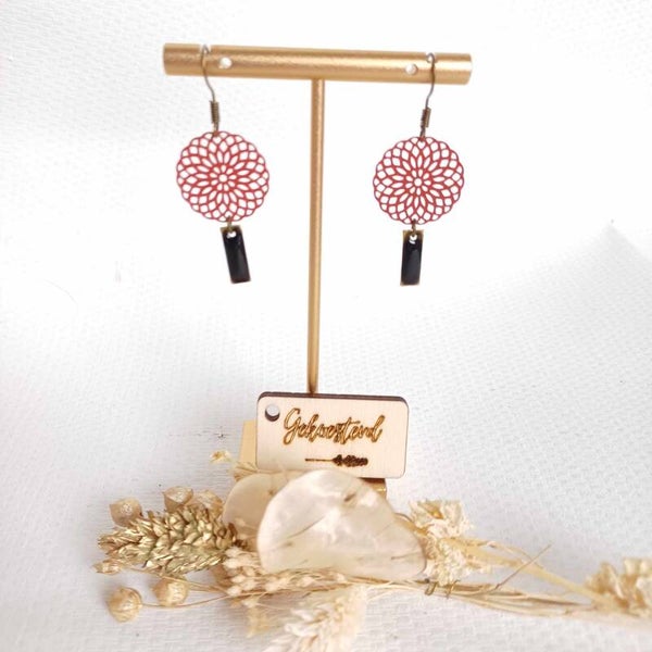 Zwart rode oorringen